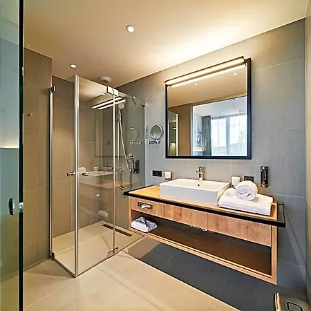 فندق Federwerk 4*